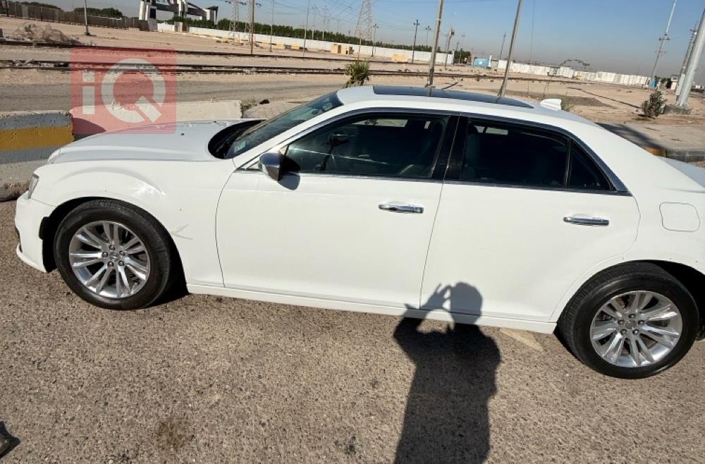 کرایسلەر 300